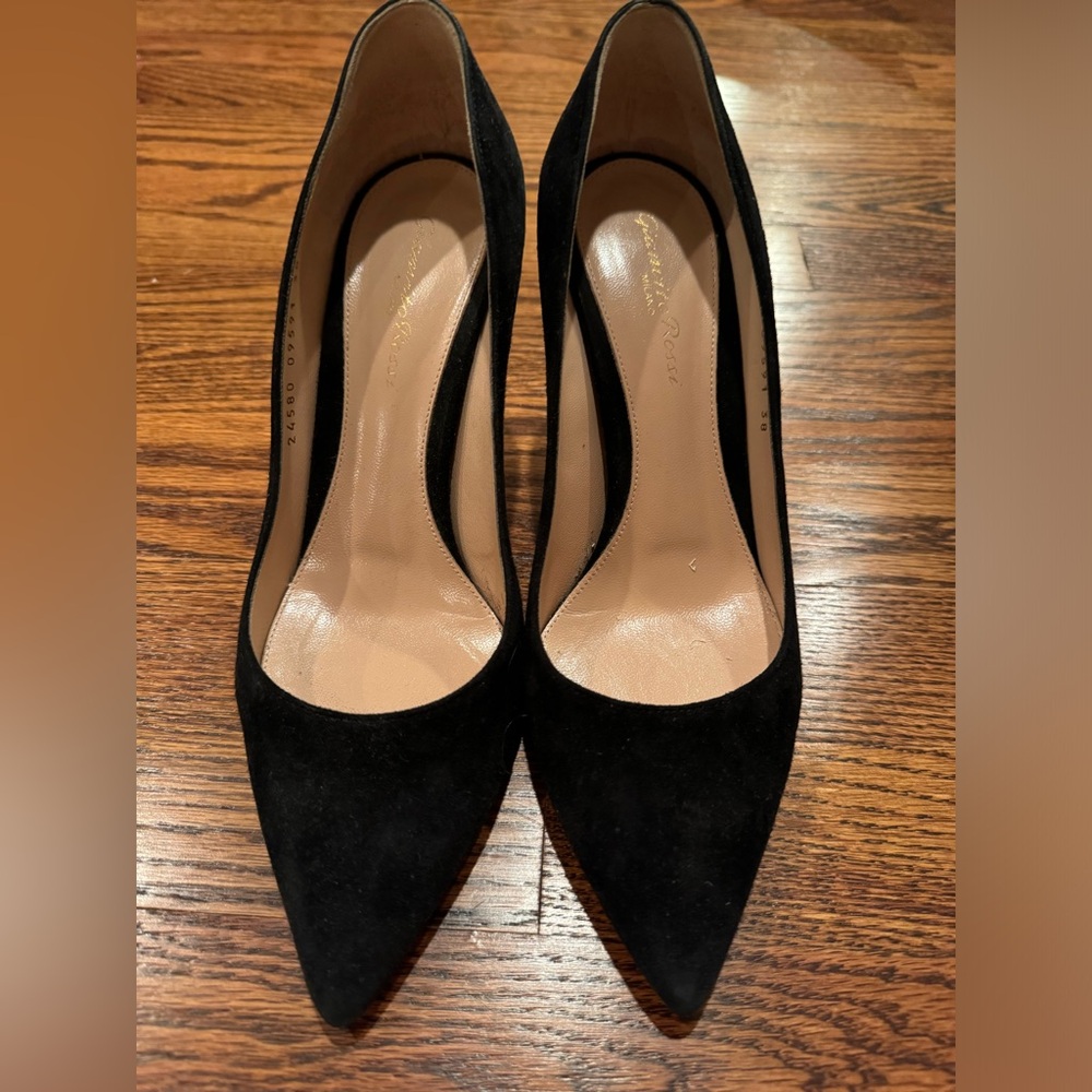Gianvito Rossi 85 black suede pumps. Size 38. Great condition!